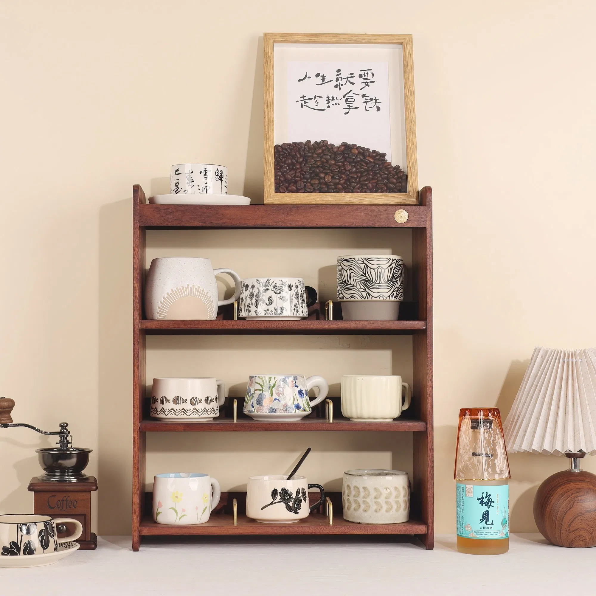 Акриловая полка для кухни: хранение чашек и специй