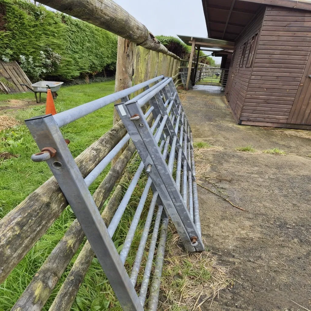 Steel T Post with Spade for Livestock Fence