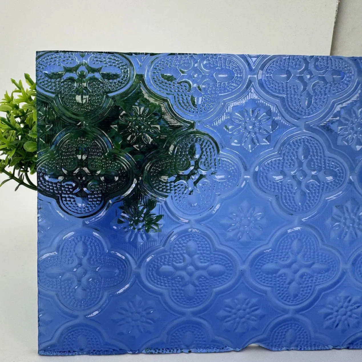 Decorative 8mm 10mm 12mm Fluted Low Iron Clear Pattern Glass