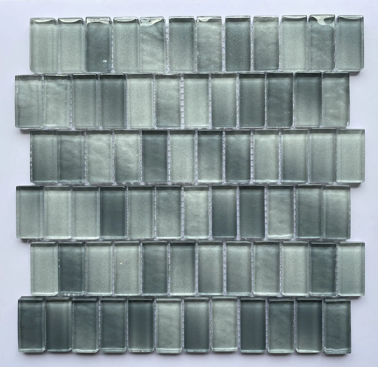 Серая стеклянная мозаика Brick для стен и бассейнов