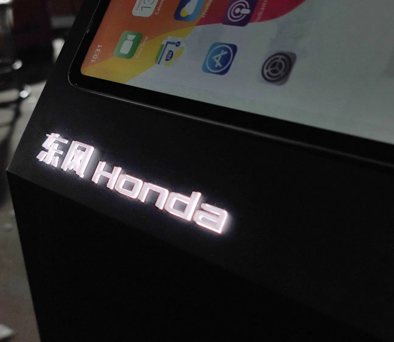 4s Auto Shop Car Display Stand Metal Product Pad Display Aluminum Display Stand