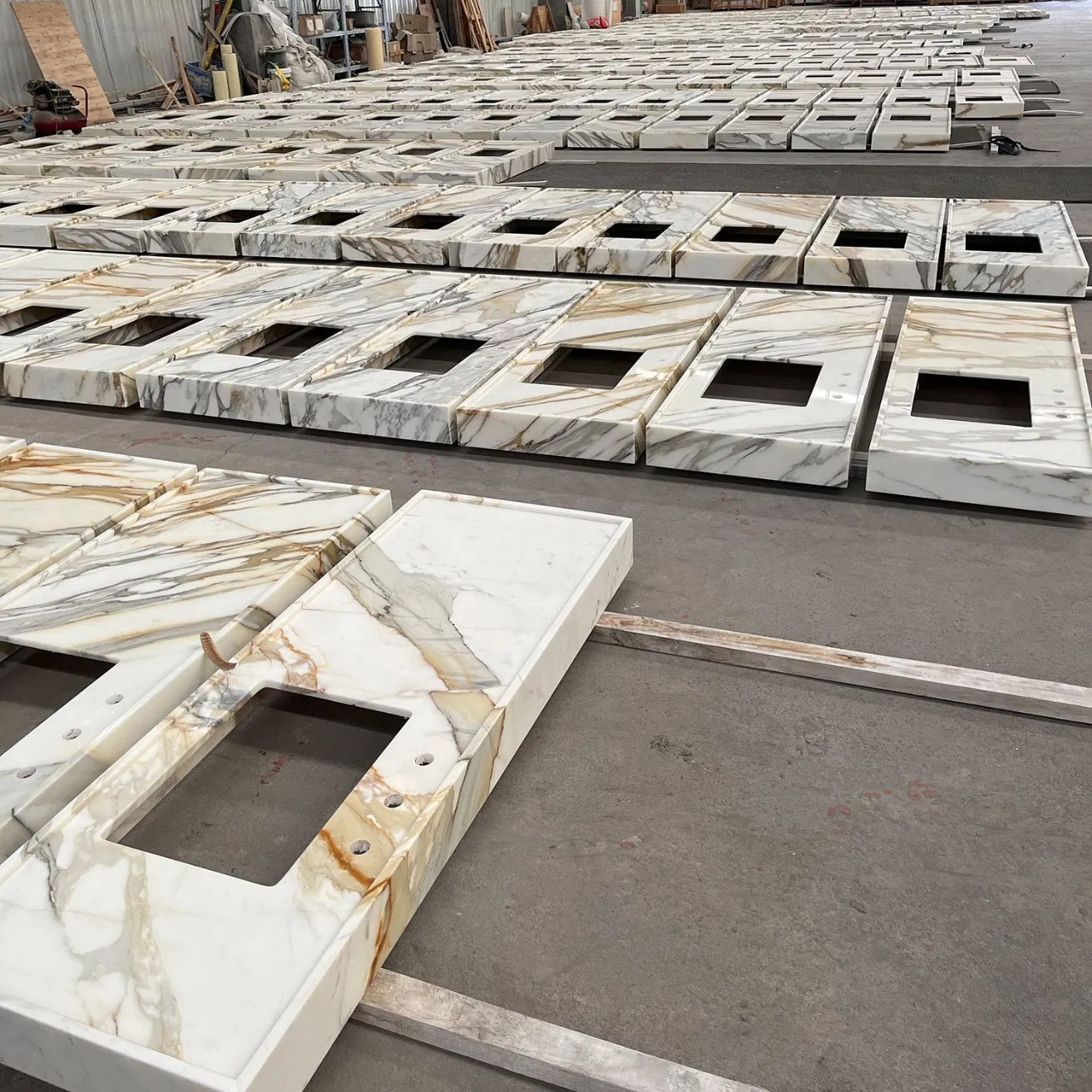 Chinese Factory Wholesale Modern Bathroom Cabinet Marble Calacatta Customized Vanity Top Design