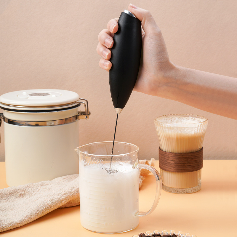 2025 Battery Operated Drink Mixer Automatic Hand Milk Frother Electric Coffee Frother with Stainless Steel Whisk