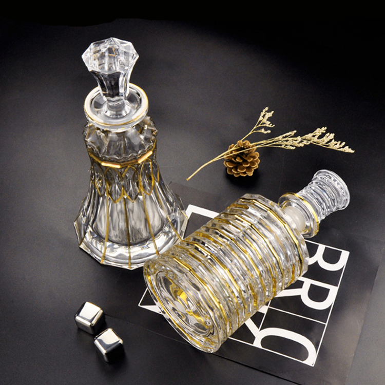 Luxury Gold Painted Wine Whiskey Spirits Glass Bottle Custom Gold Rimmed Whiskey Decanter Bottle