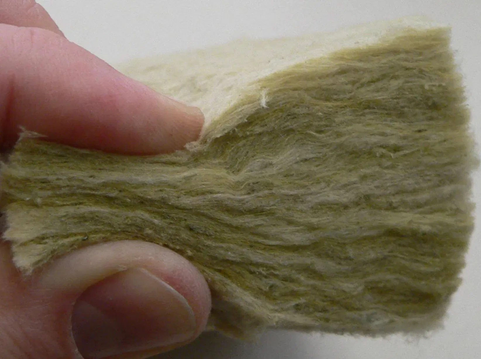 Cultivation of Soilless Agricultural Rock Wool Seedling Blocks with Thermal Insulation
