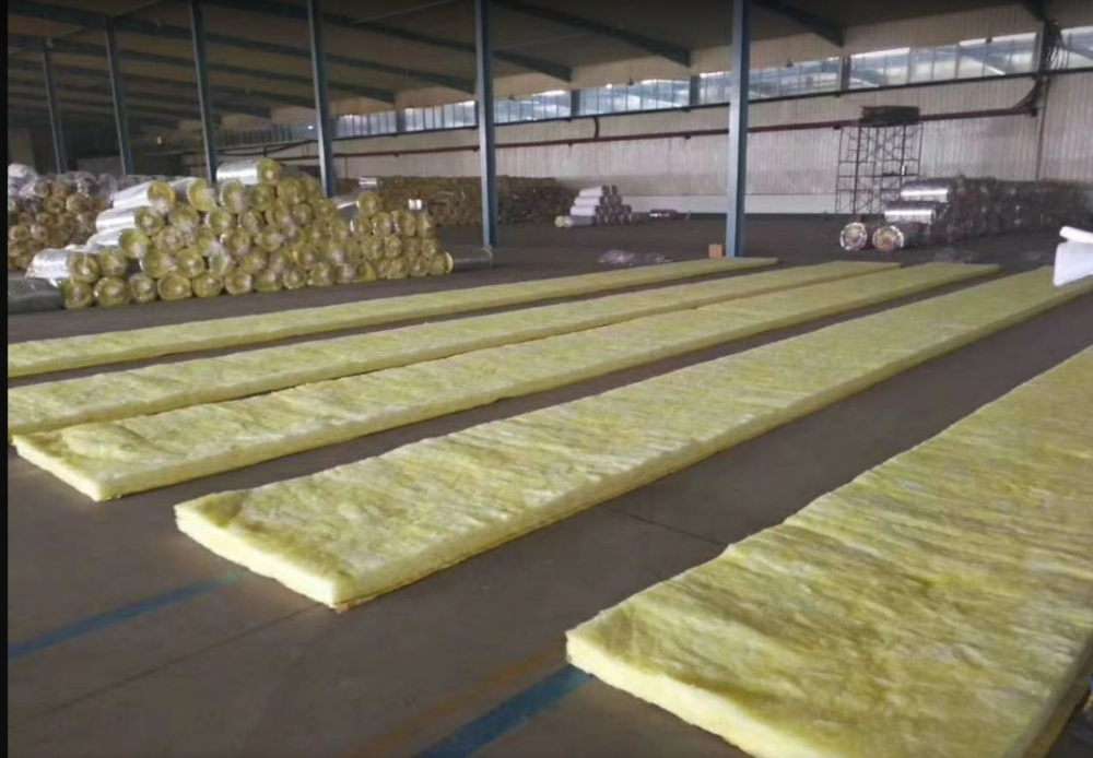 Thermal Fireproof Resistant Emergency Heat Insulation Yellow Welding Building Material Cotton with Aluminum Foil Fiberglass Fire Roll Glass Wool Blanket