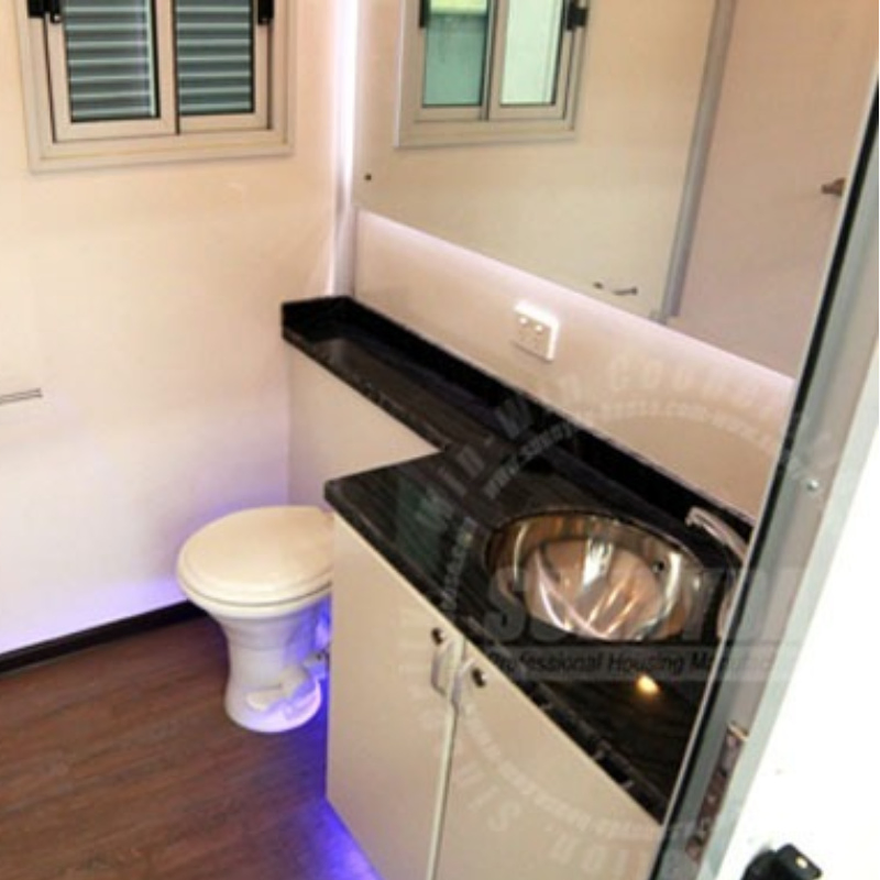 2025 New Design Solar Portable Plastic Mobile Toilet