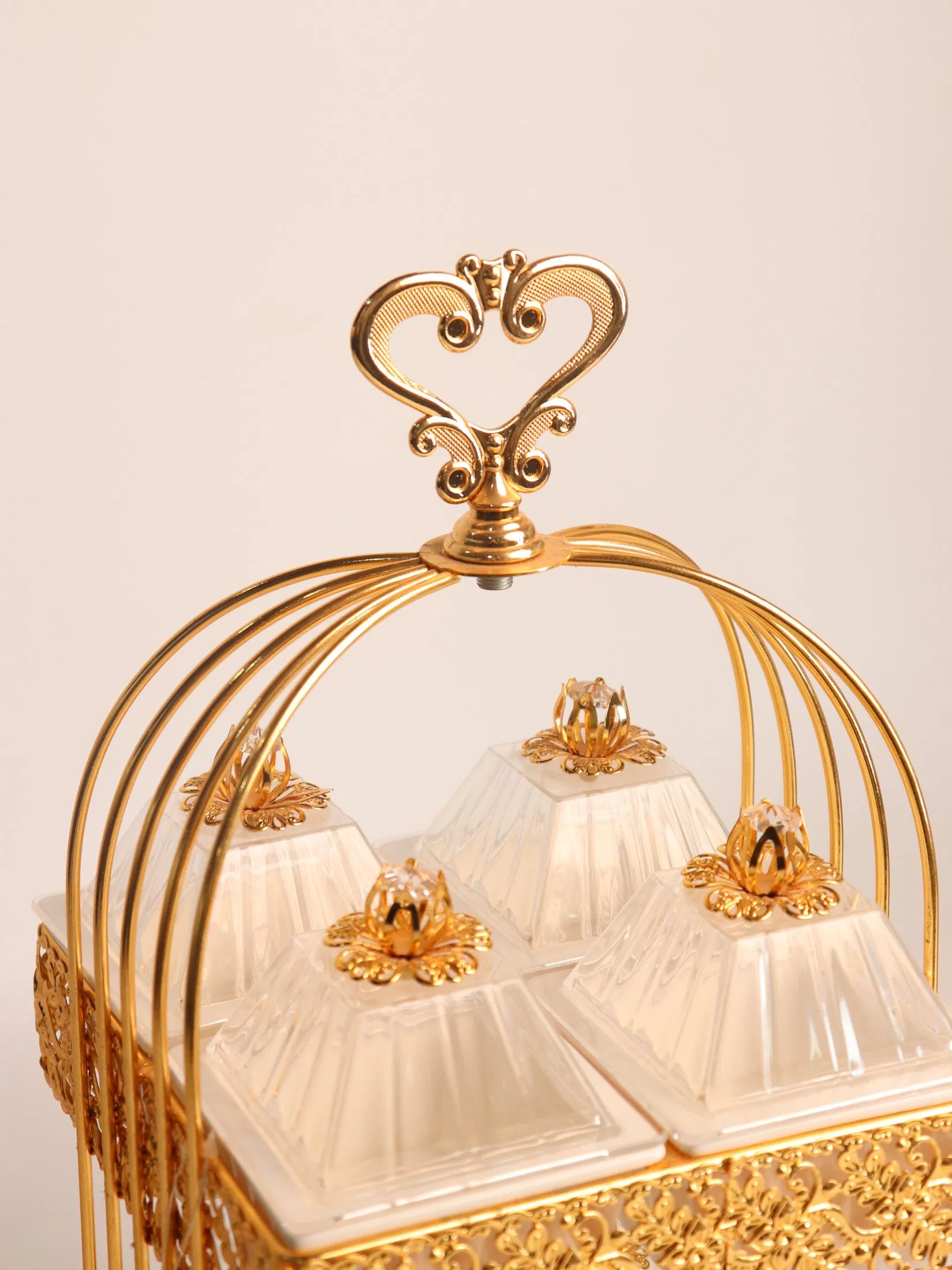 Customized Chaozhou Gold Plated Iron Crockery Tray with Plastic Bowl