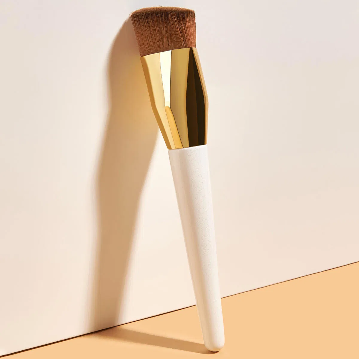 Triangle Flat Foundation Brush Wooden Handle Rose Golden White Makeup Brushes