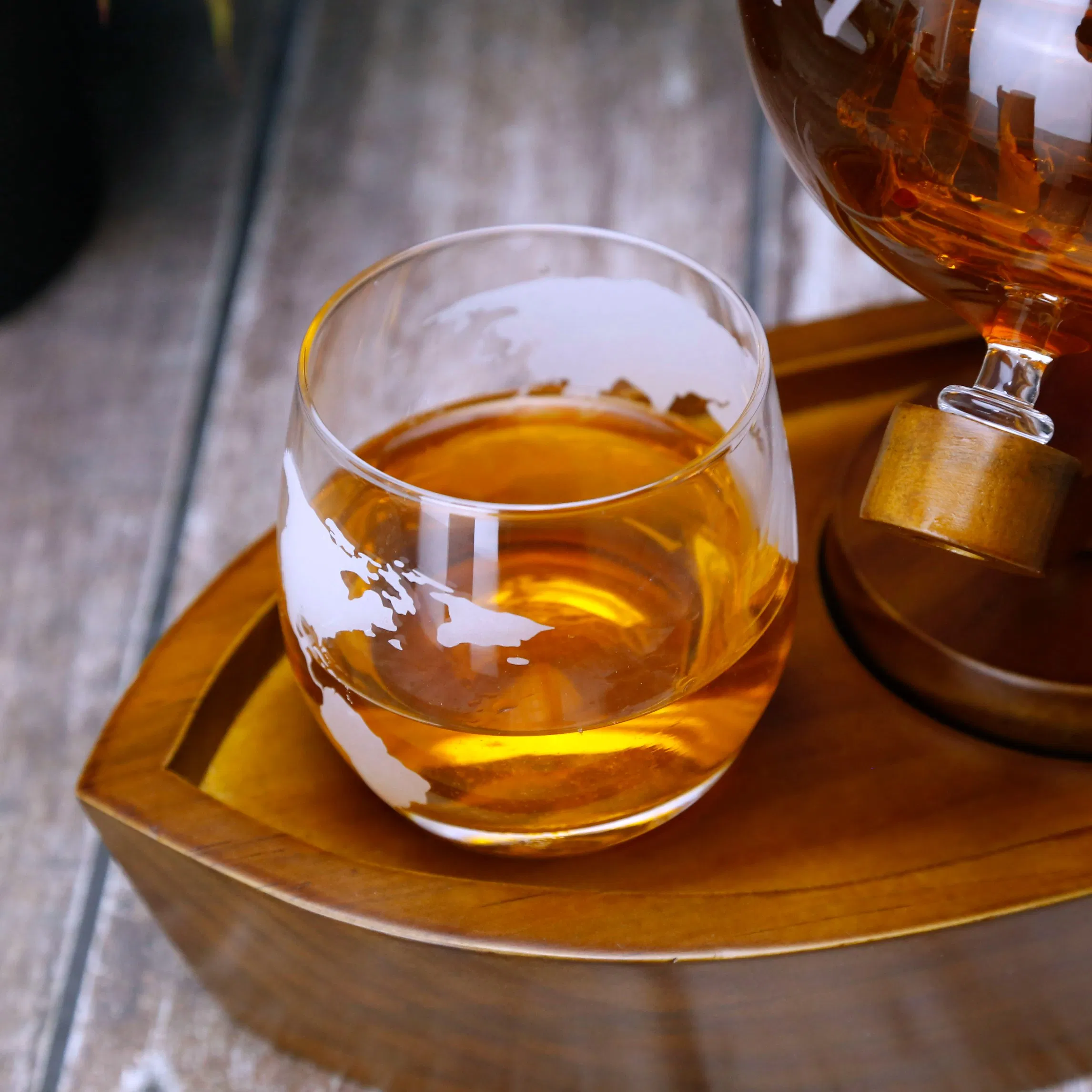 Wholesale Whisky Decanter Glass Sailboat Decanter with 2 Glass Cup and Wood Base