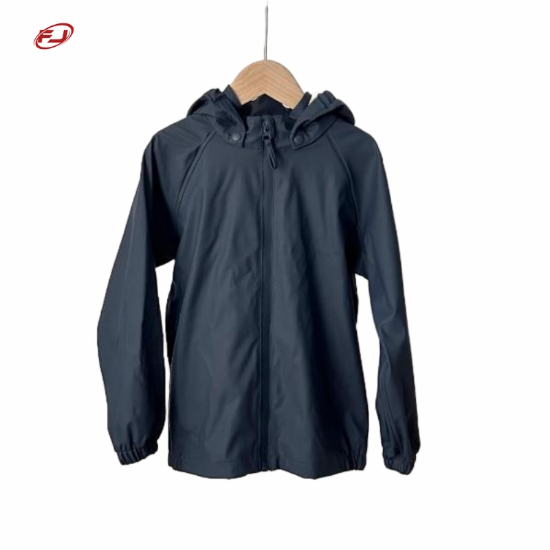 China Lightweight PU Raincoat Kid's Outerwear for Outdoor Enthusiasts
