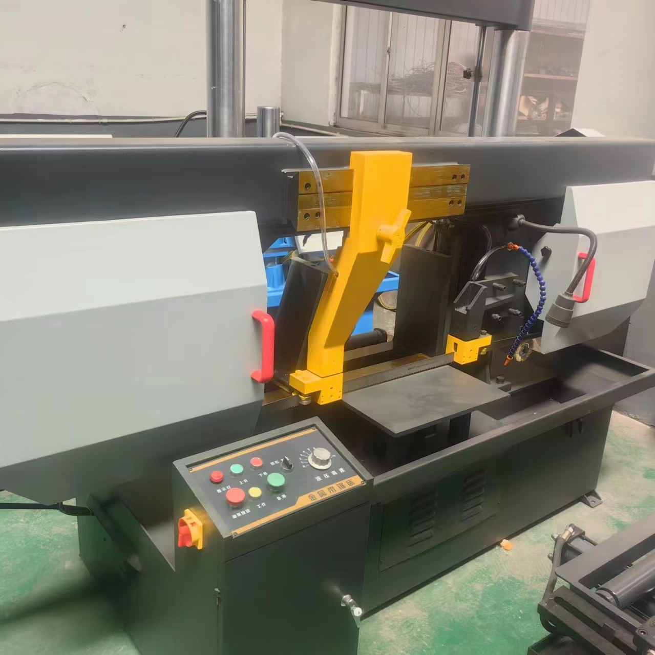 Станок ленточнопильный полуавтоматический угловой резки 45°