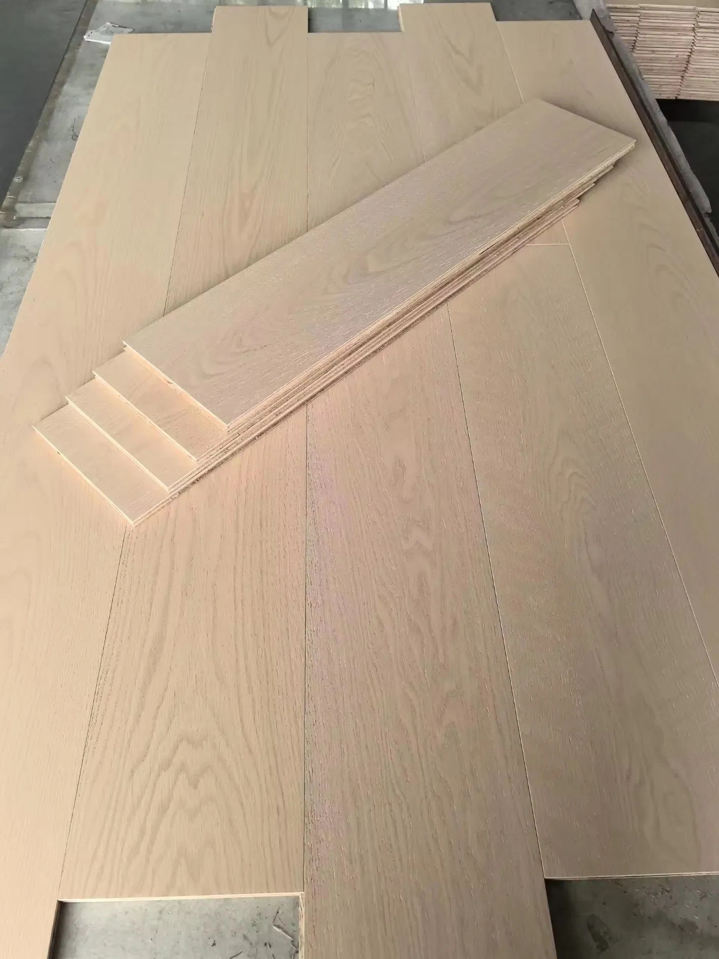 High End Multilayered Oak Indoor Hardwood European White Oak 18mm Wood Flooring Engineered Flooring