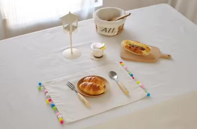 Disposable Non Woven Tablecloth TNT Fabric Banquet Tablecloth and Hotel Table Cover