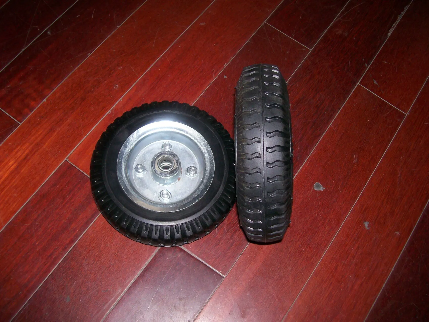 Hot Sale Popular Product High Load Capacity Durable Rubber Powder Solid Rubber Wheel (2.50-4)
