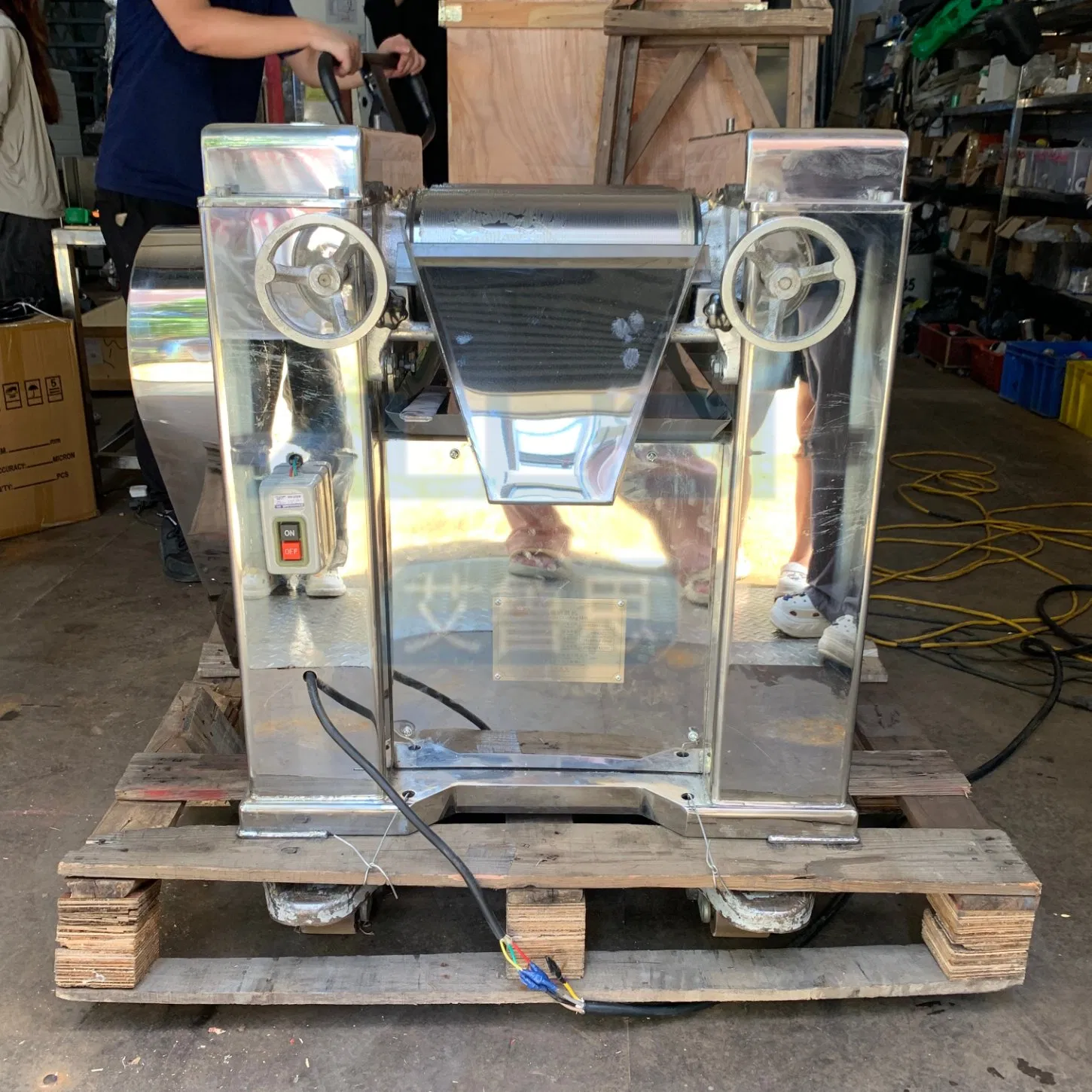 Лабораторная трехвалковая мельница S65/150 Cosmati