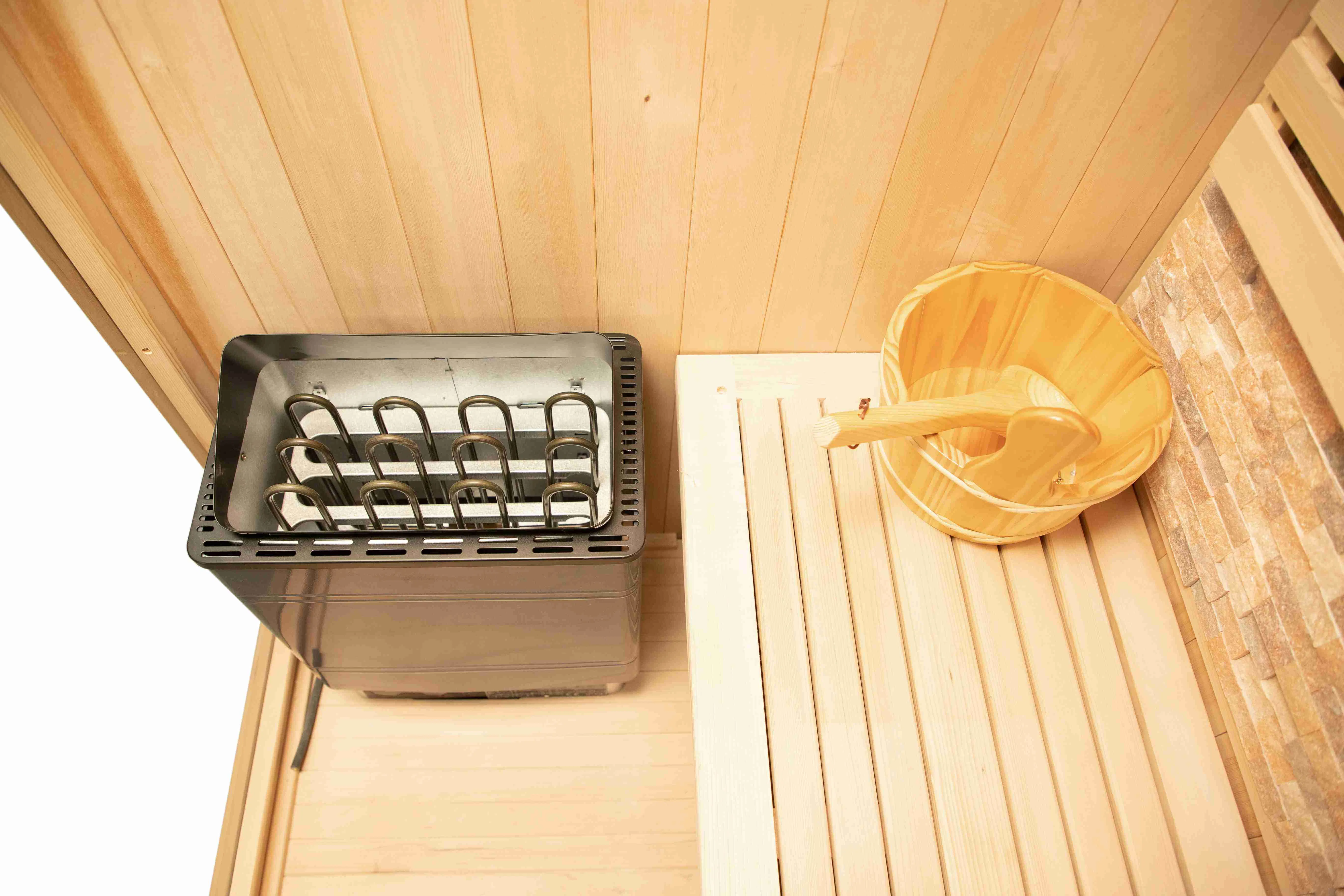 Сухая паровая сауна из массива дерева