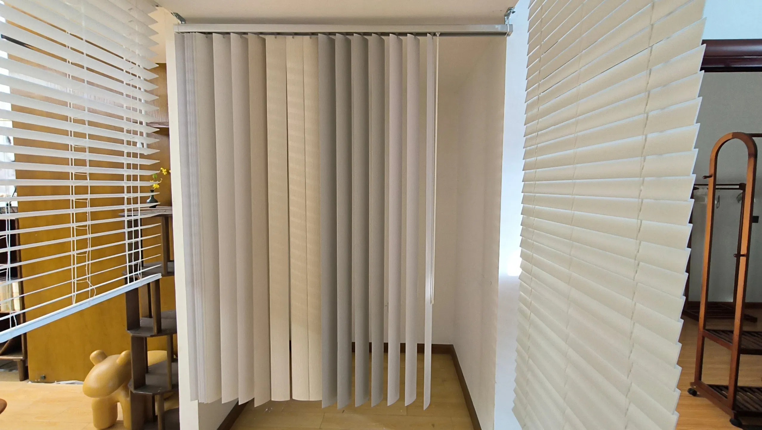 Blackout Interior Vertical Blinds Curtains Manual Motorized Smart Electric Blinds