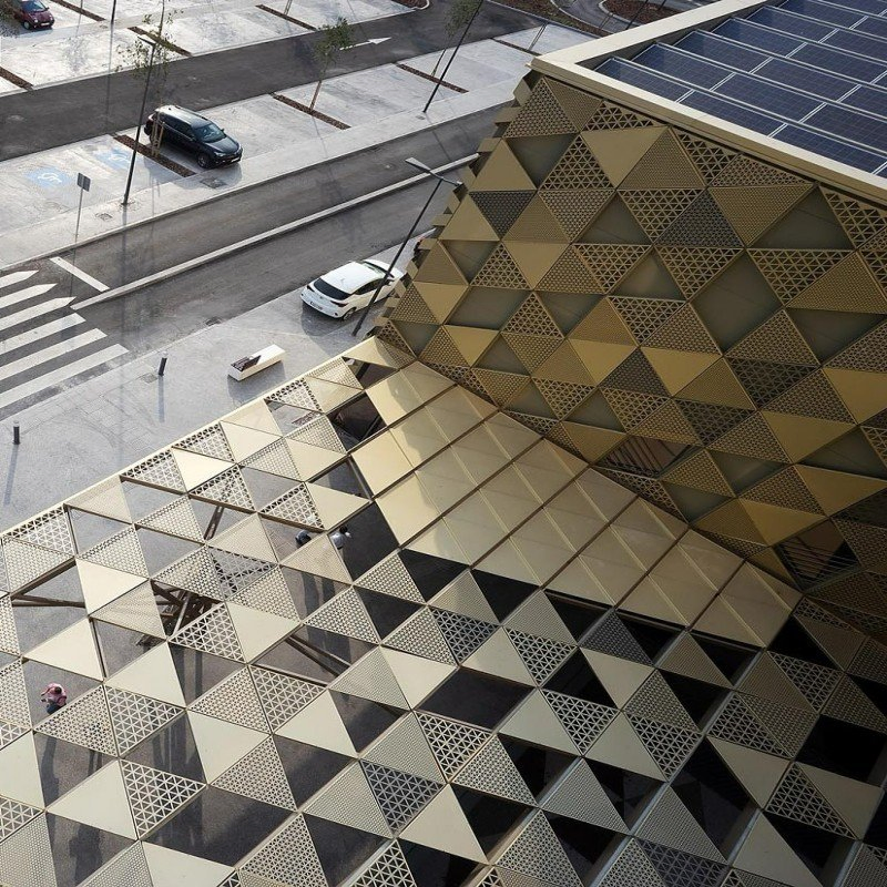 Customized Metal 3D Triangle Perforated Aluminum Panel Exterior Decoration Material Curtain Wall