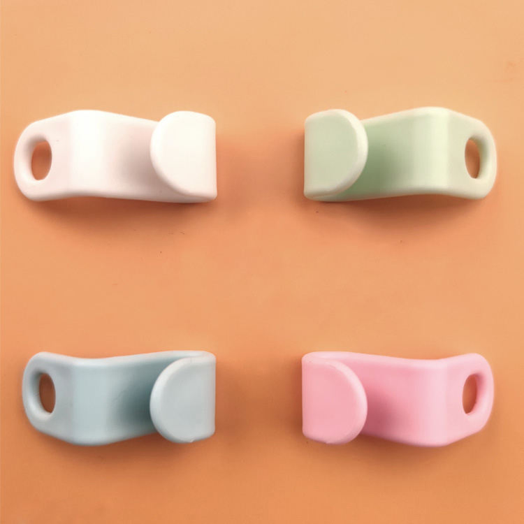 Bulk Space-Saving Csacading Plastic Clothes Hangers with Magic Connector Hooks