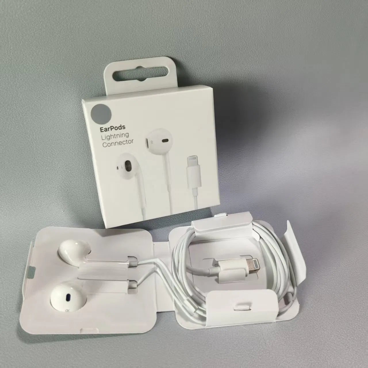 Наушники EarPods Lightning Hi-Fi с басом, белая