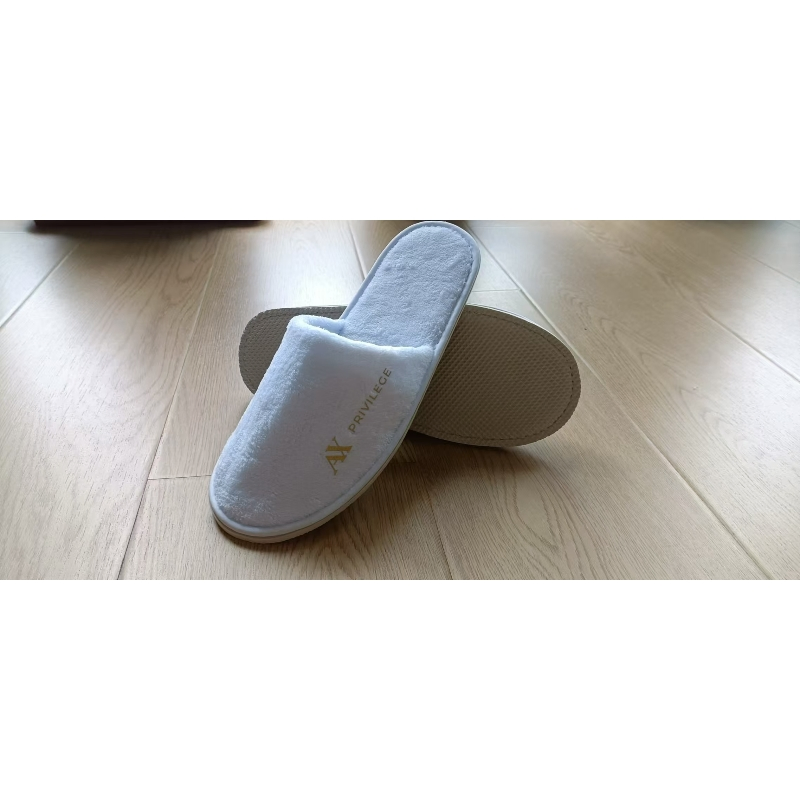 Premium Coral Fleece Hotel Slippers with Custom Logo for Guest Rooms Resorts and Spas