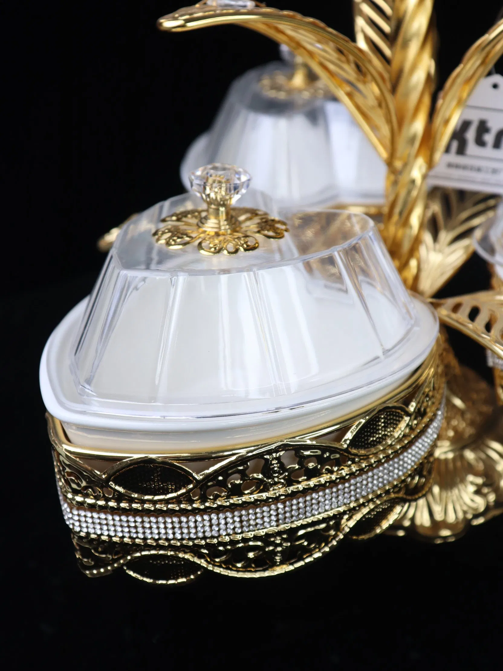 Home Decoration Gold-Plated Iron Frame with 3 Heart-Shaped Plastic Bowl Sets