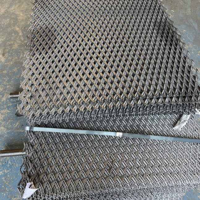 Customized High-Quality Road Fence Manufacturer Steel Structure Fabrication