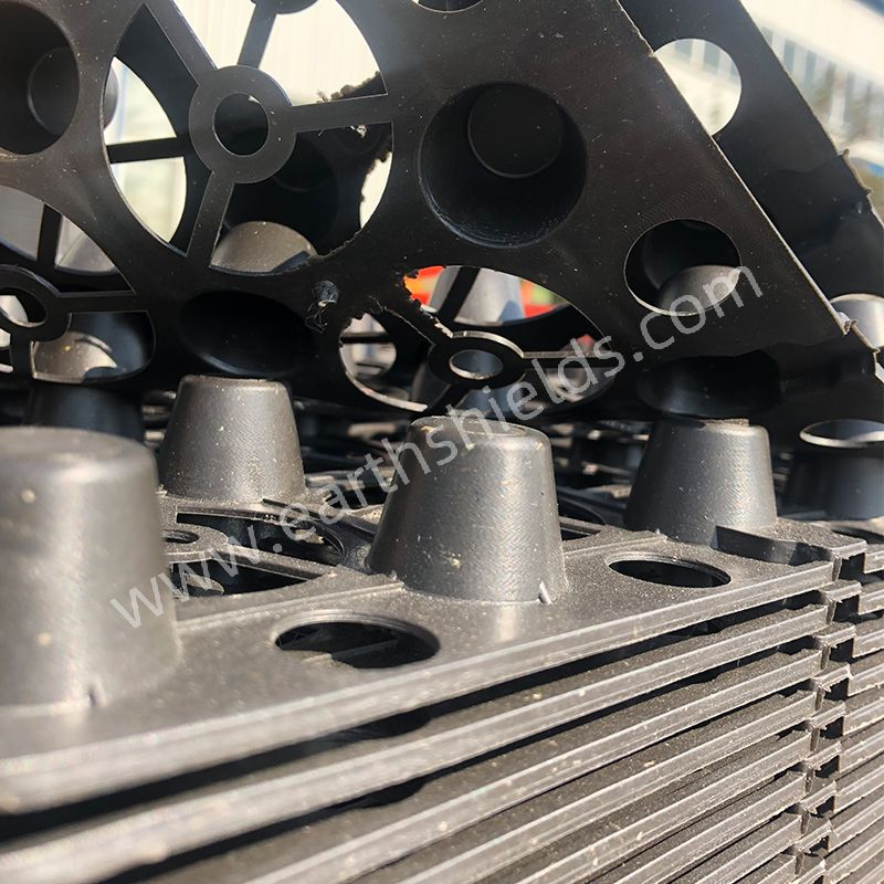 Dimpled Waterproof HDPE Drain Board Preventing Water Infiltration and Damage