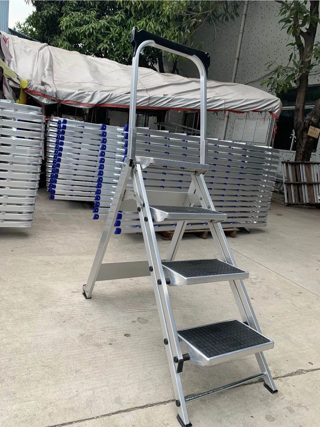 Hot Sale Household Aluminum Safety 4 Steps Ladder with Pulley and Handle Tray