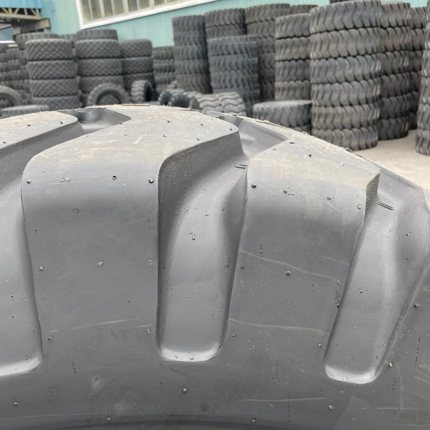 Шины для спецтехники OTR с камерами и дисками 11R22.5, 295/80R22.5, 17.5-25, 23.5-25
