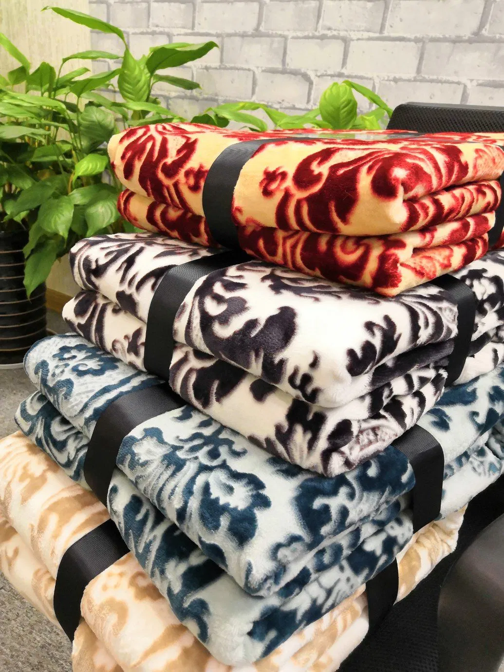 2021 Hot Simple Soft Burnt-out Flower Design Fleece Flannel Throw Blanket