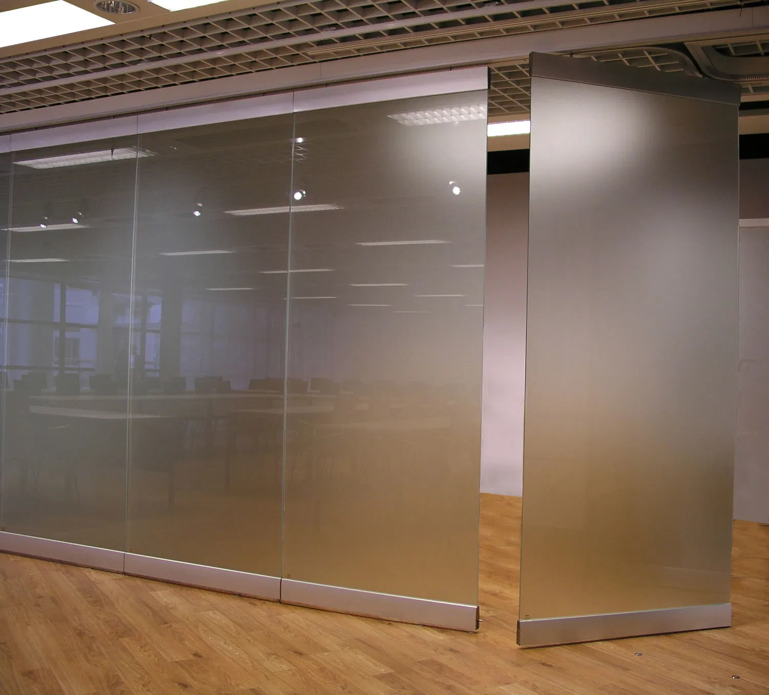 Frameless Glass Wall for Modern Interior Design Operable Glass Partitions
