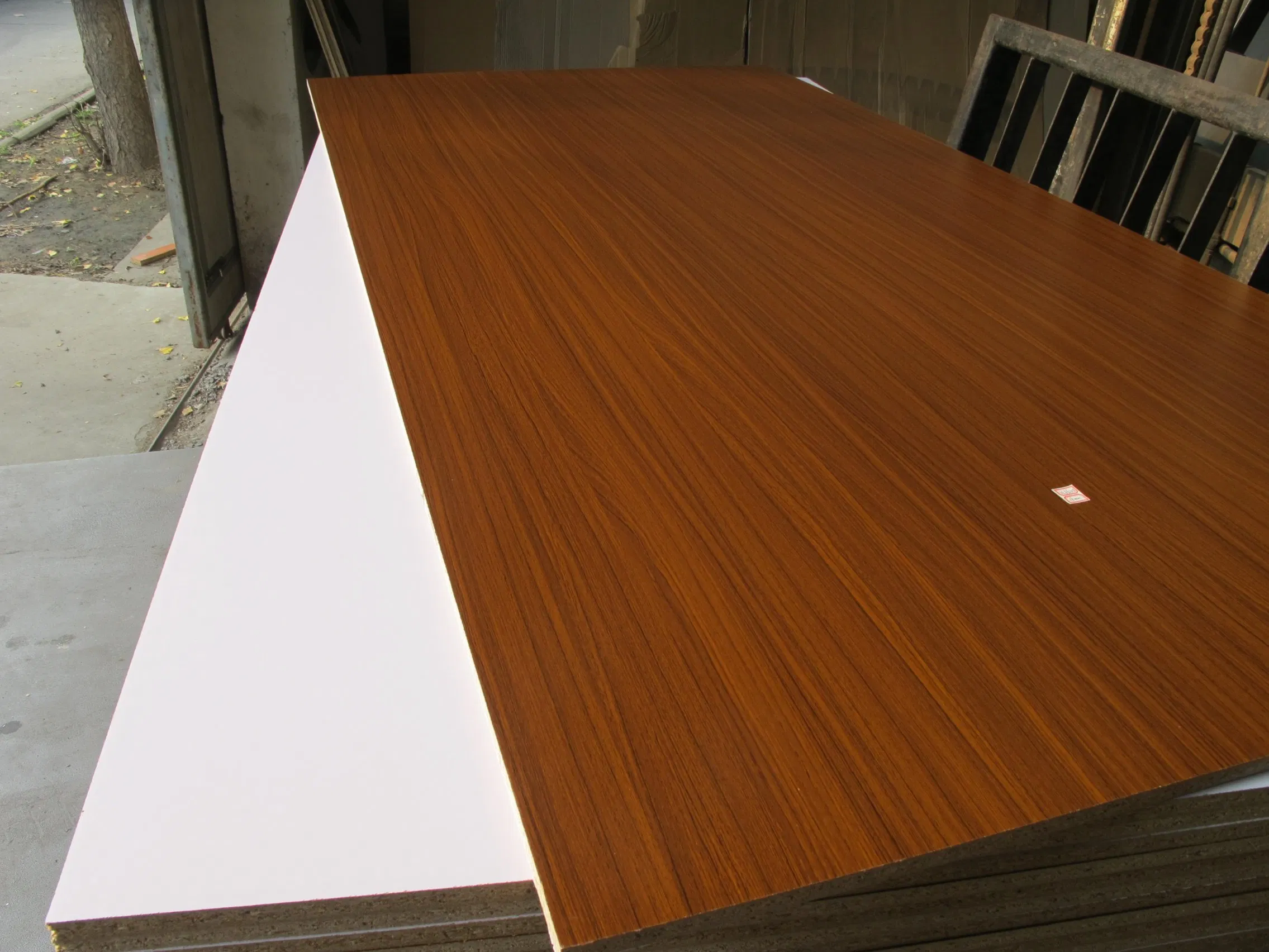 Melamine Faced 1220*2440mm, E0/E1/E2 Glue 12/15/16/18/20mm Thickness Chipboard