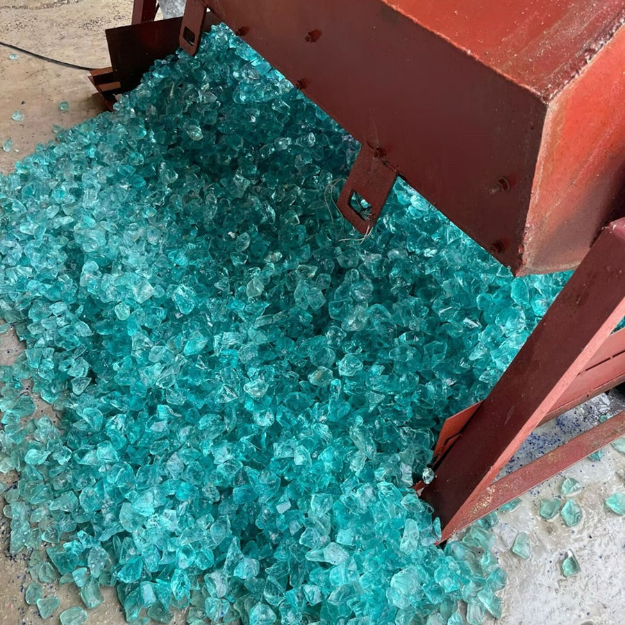 Colorful Crushed Glass Chunks for Decoration Glass Rocks for Landscaping