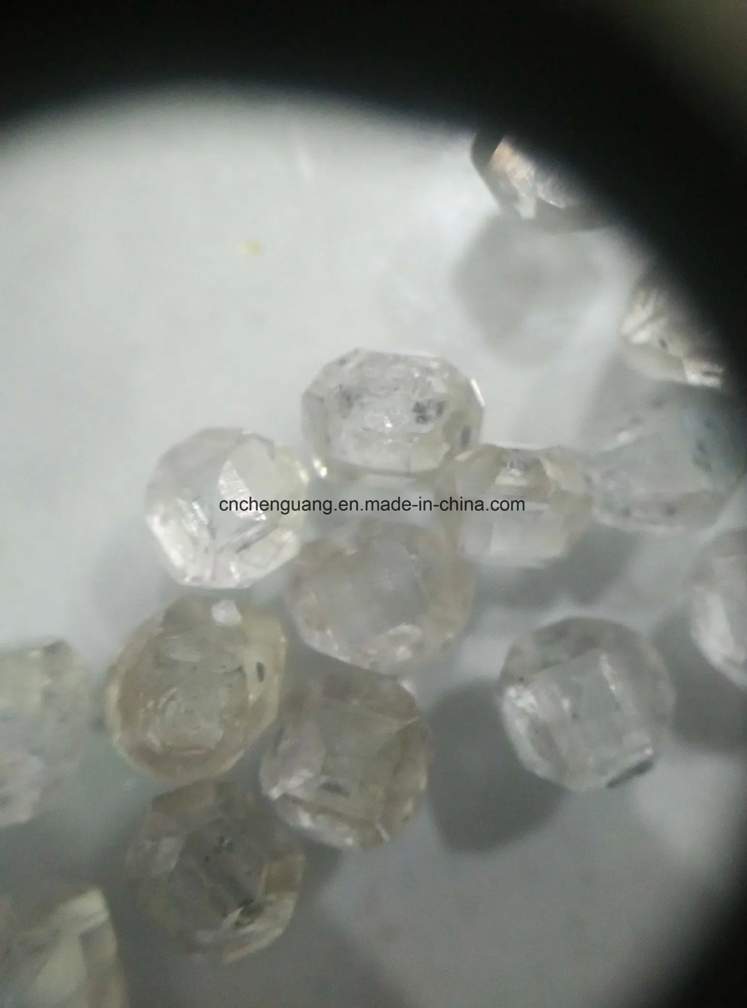 Необработанный алмаз 3 карата белый HPHT