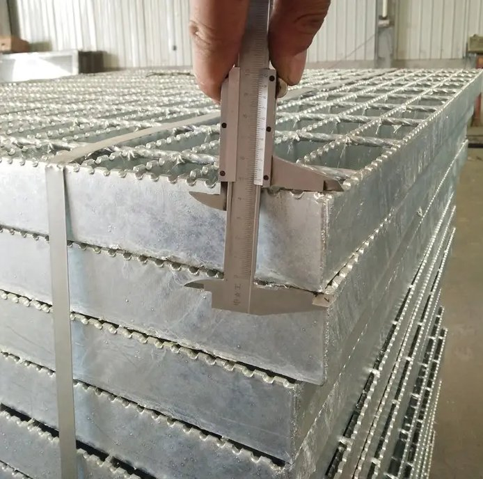 China Superior Quality Galvanized Steel Storm Drain Grates Channel Grating Ductile Iron Channel Gully Grating