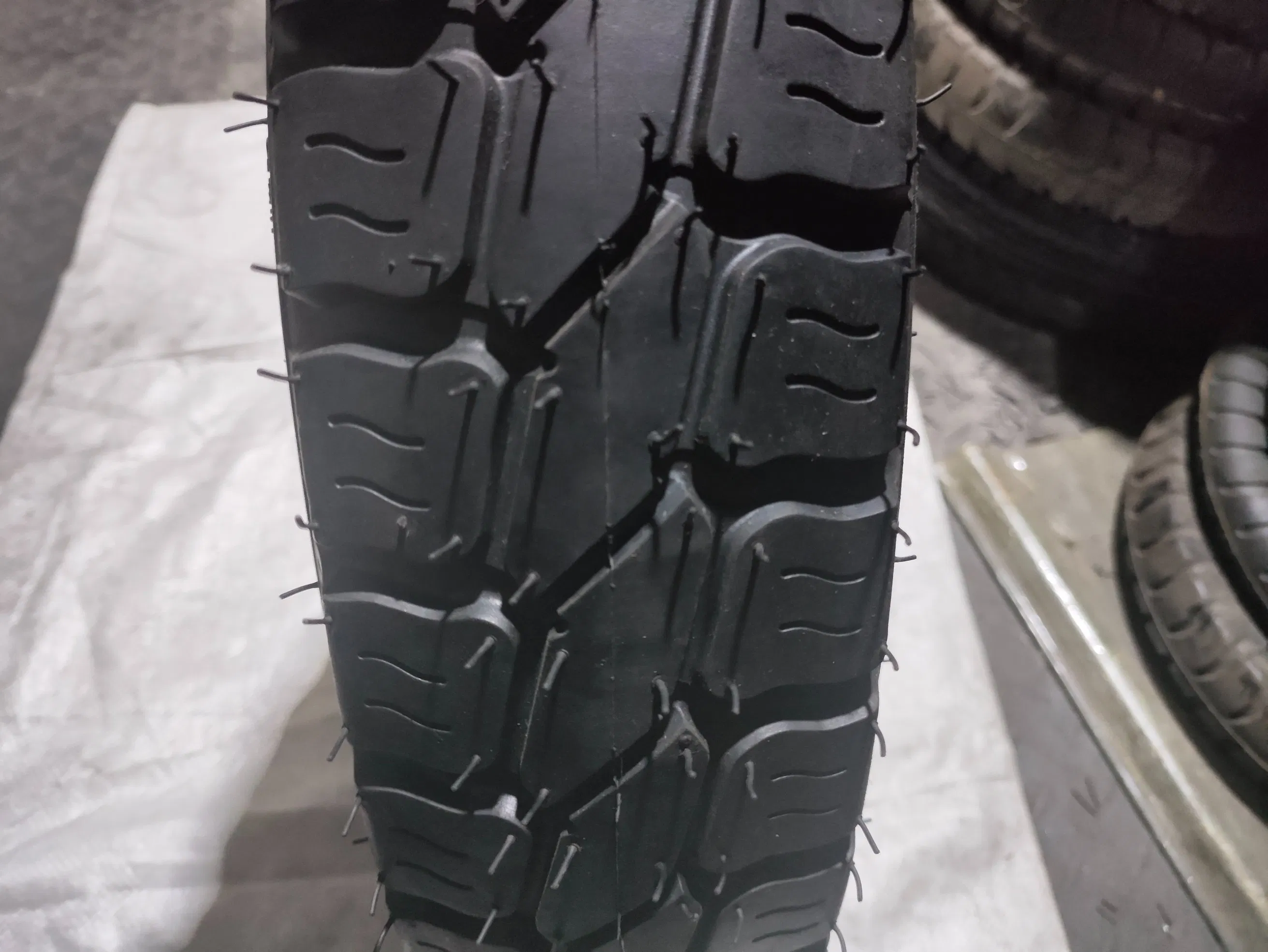 Good Quality Agricultural Tyres of 400X8, 400-10.400-12.5.00-8, 500-10.5.00-12 Pattern Tractor Wheel