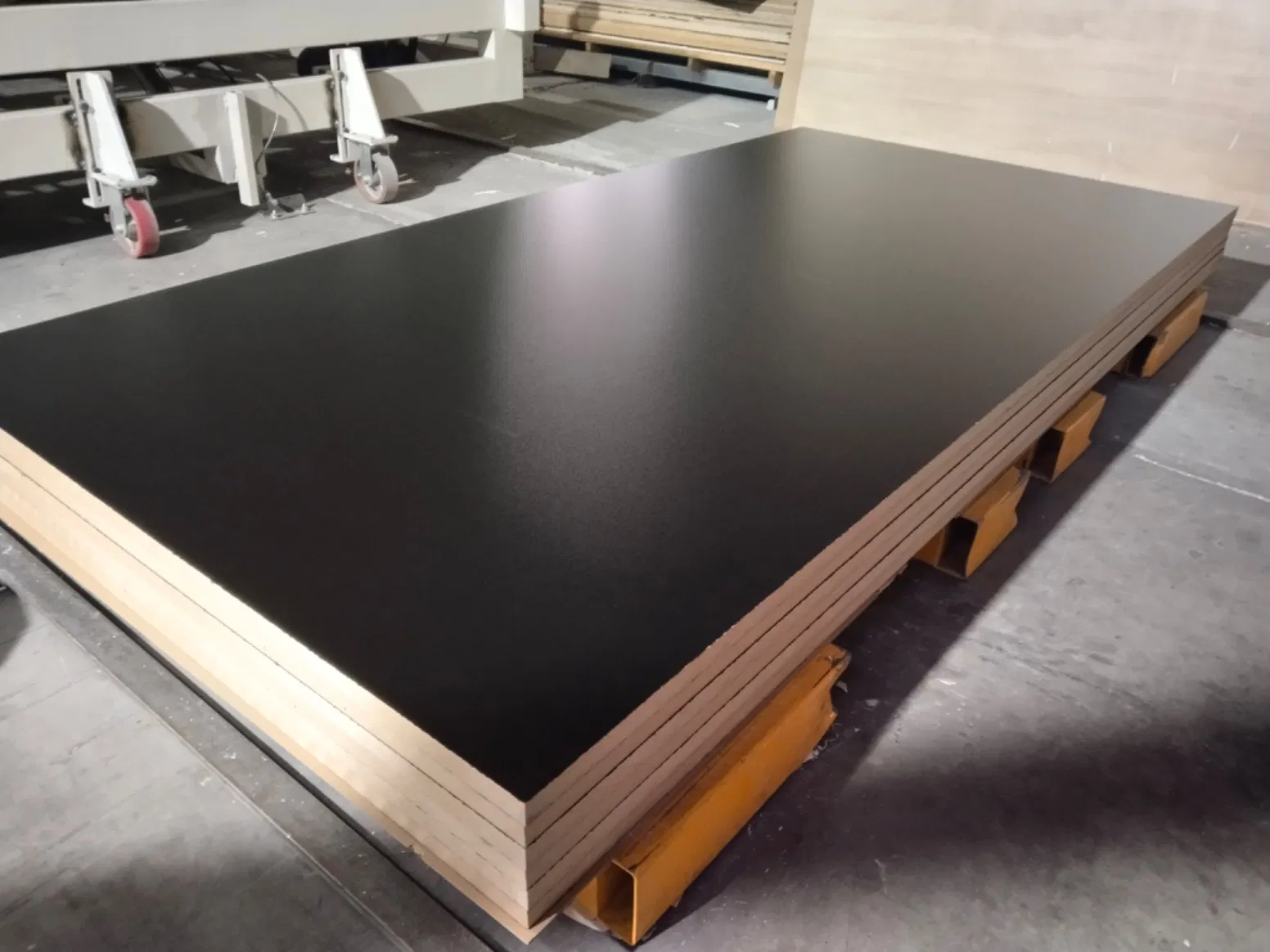 High Quality Melamine MDF Board for Decoration and Furniture