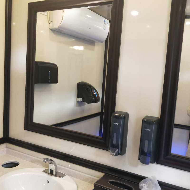 2025 New Design Solar Portable Plastic Mobile Toilet