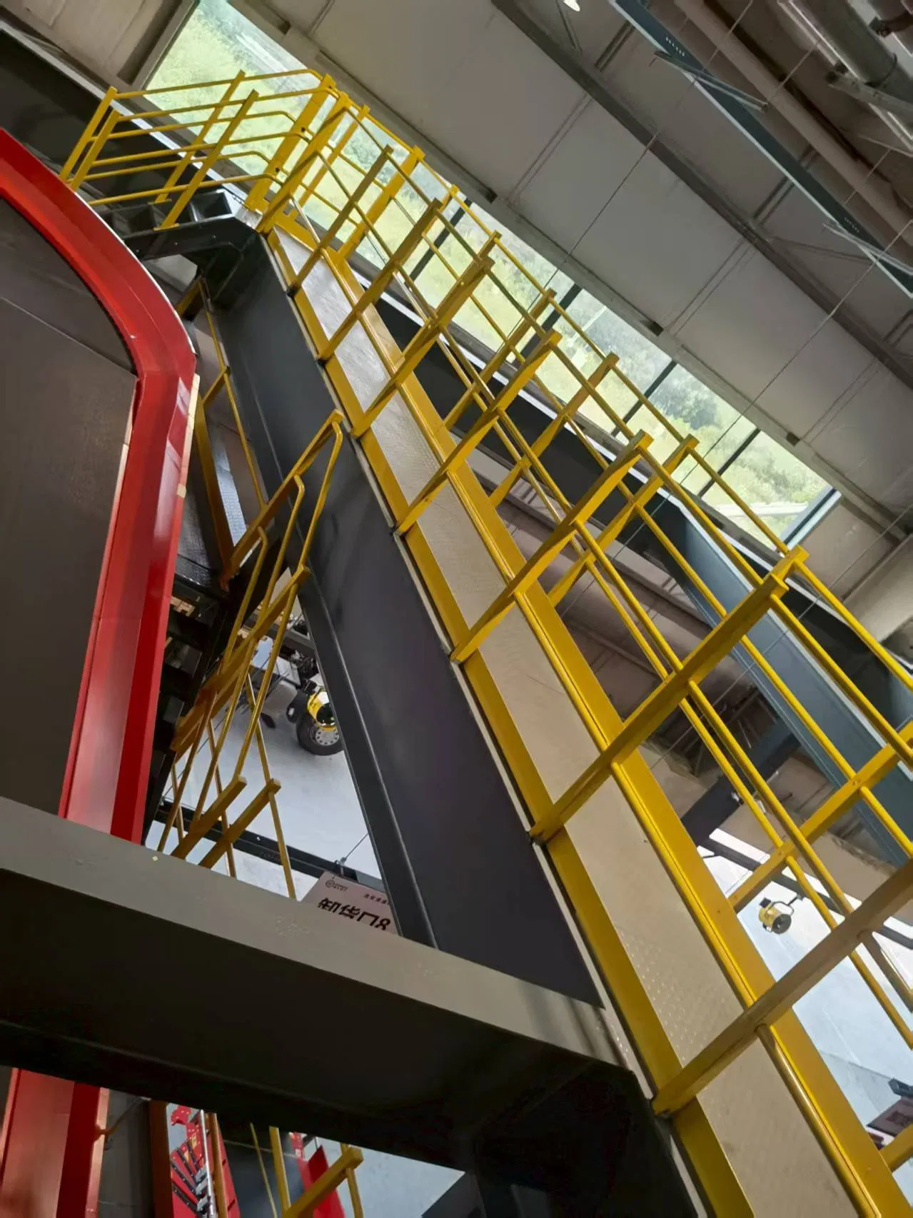 New Product Anti-Slip Treads Industrial Steel Stairs for Office Building