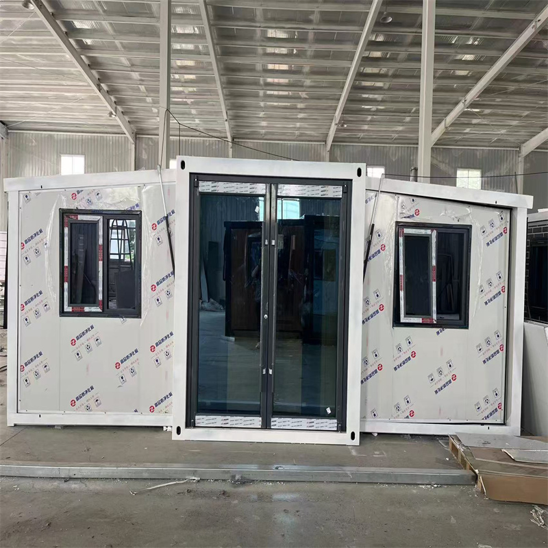 Grade 10 Dormitories Plastic Film Packaging Tiny House Expandable Office