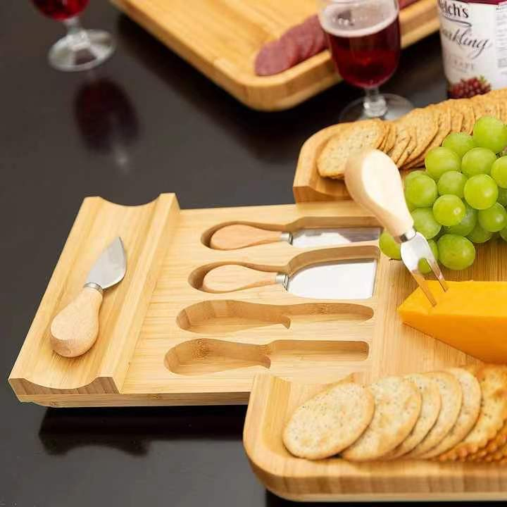 Набор для сыра из бамбука с ножами