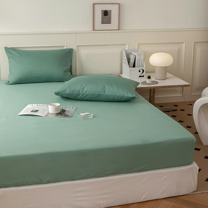 Skin-Friendly Polyester Mattress Protector Thick Anti-Slip and Dust-Free Bed Cover Set