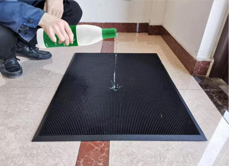 Easy to Install Spliced Anti Fatigue Mat with Connect for Grass