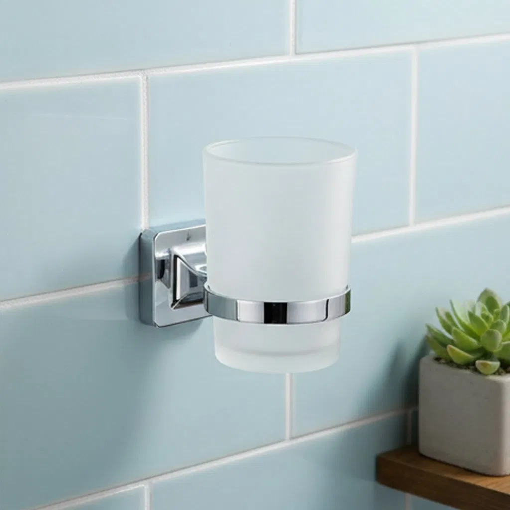 Держатель для зубных щеток с двумя стаканами