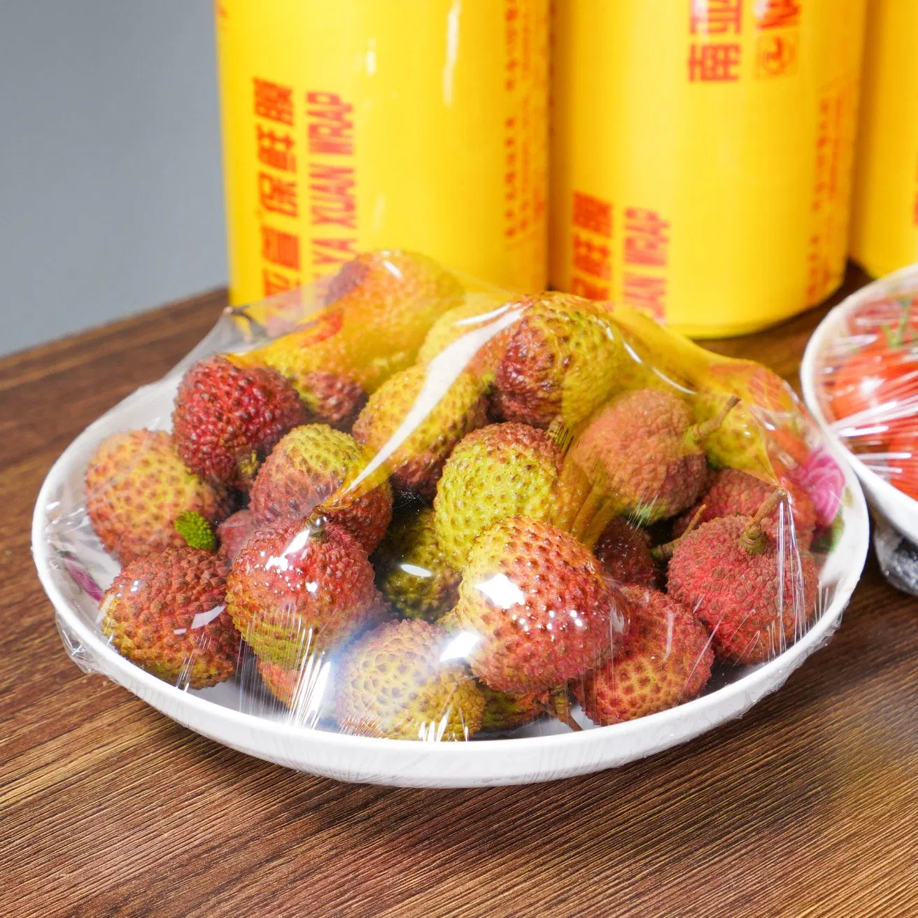 Professional Factory Customer's Logo Printing Food Packing Film Food Grade Plastic Packaging 300m 5kg PVC Cling Film Roll