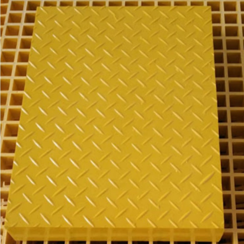 Durable FRP/GRP Covered Grating for Walkways and Carwash Areas