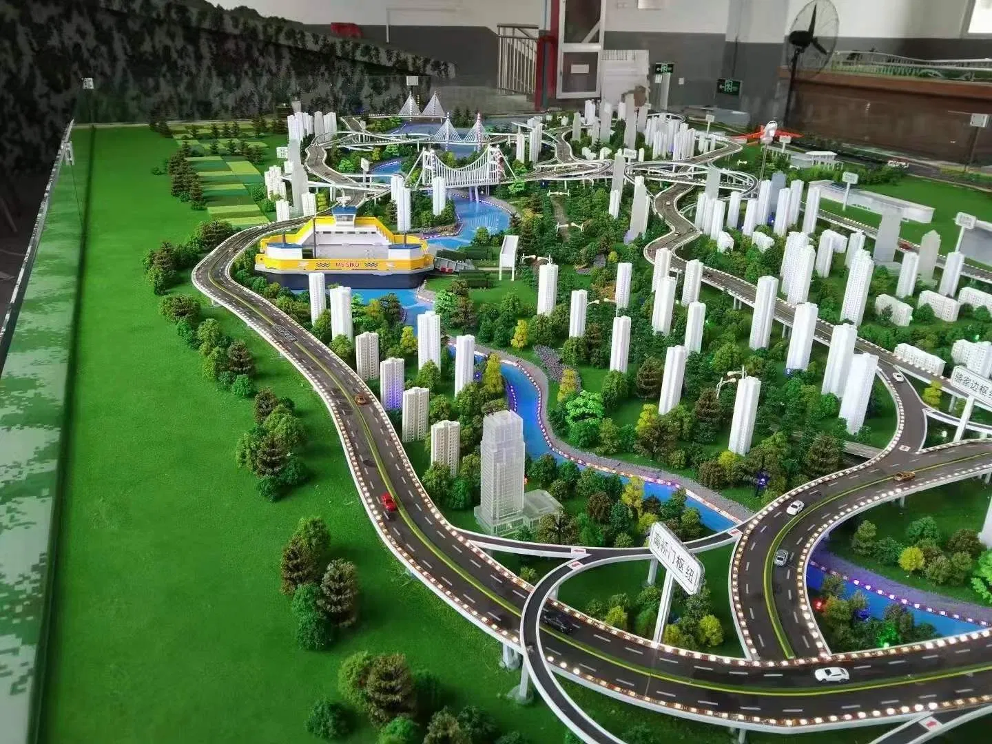 Urban Bridge Building Model Making Suitable for Exhibitions or Corporate Displays