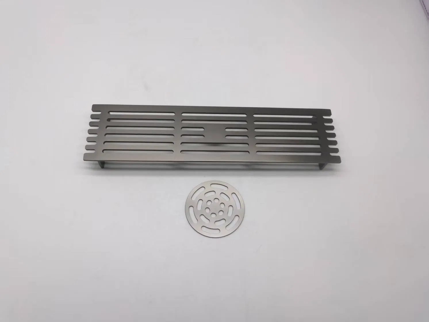 Слив для раковины Sleek Brushed Silver, премиум дизайн